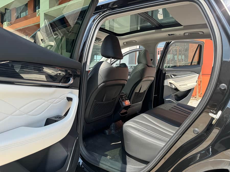 GEELY Monjaro 2023 car image #16