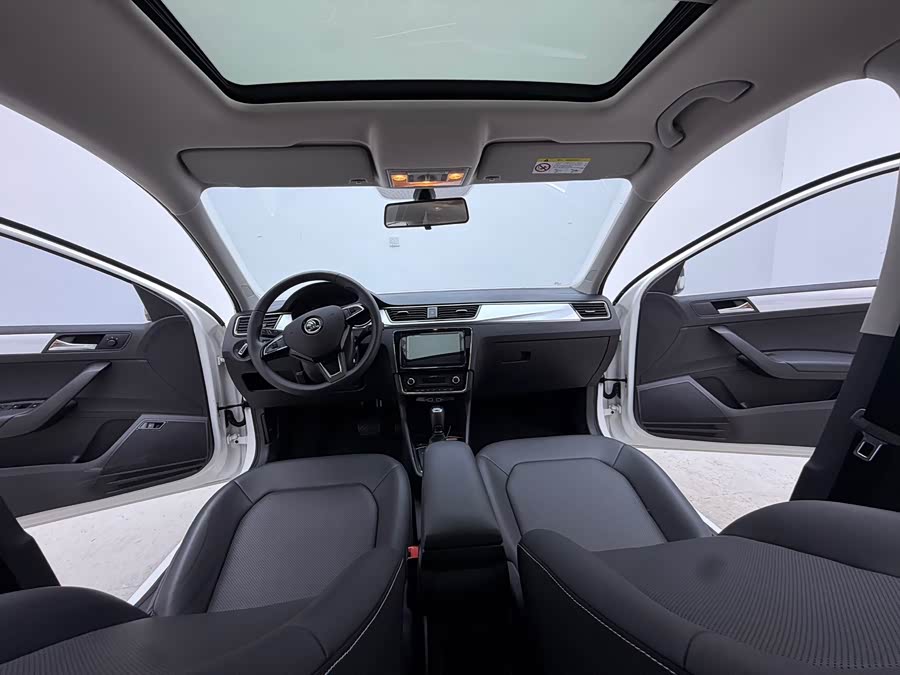 Skoda Rapid 2022 car image #16