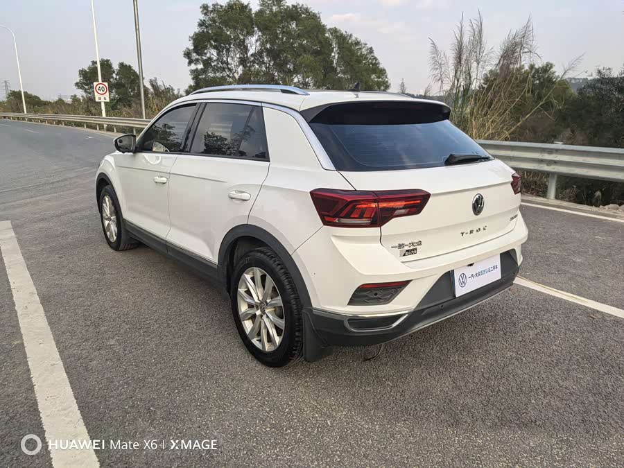 Volkswagen T-Roc 2020 car image #16