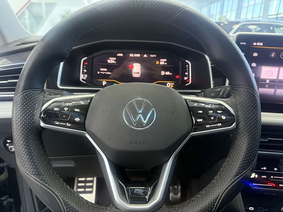 Volkswagen Tiguan L 2021 car image #16