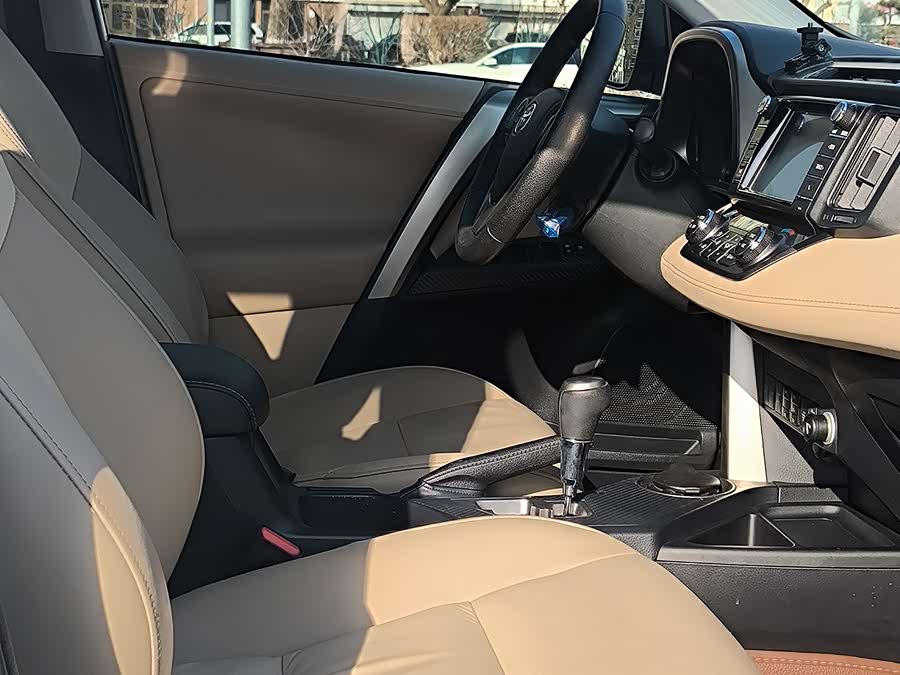 Toyota RAV4 2015 car image #16
