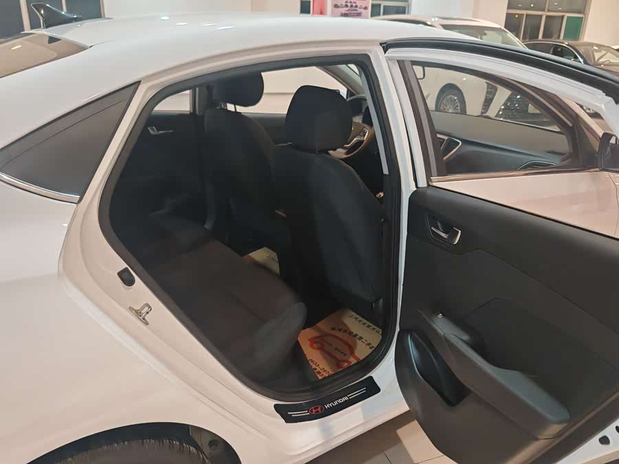 Hyundai Verna 2020 immagine di auto #16