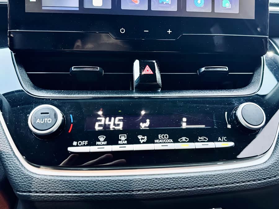 Toyota Corolla Cross 2024 immagine di auto #16