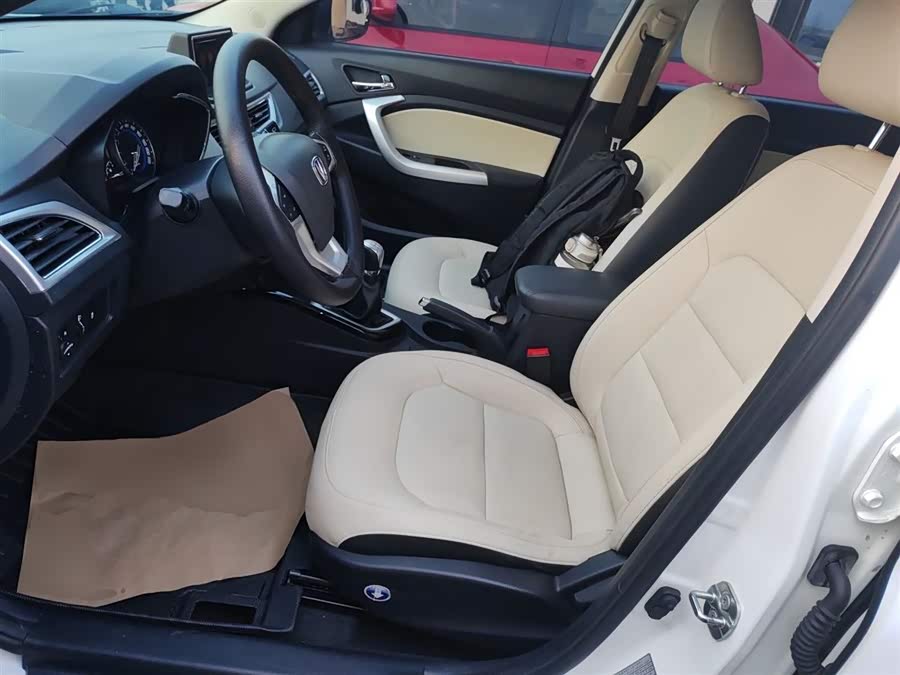 Changan Alsvin V7 2017 car image #16