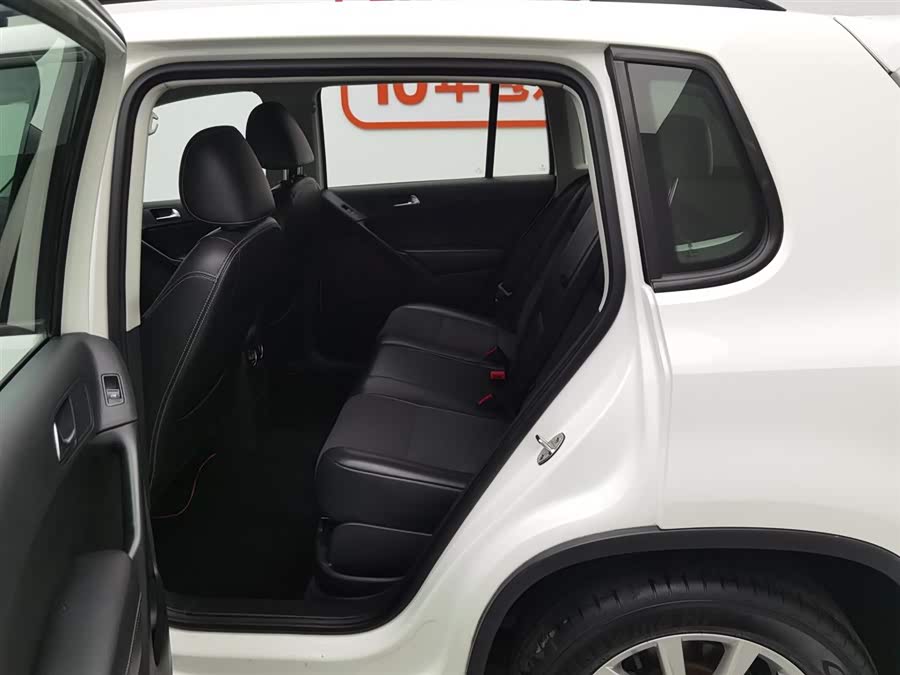 Volkswagen Tiguan 2019 car image #16