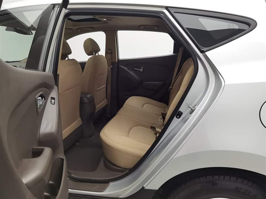 Hyundai ix35 2012 car image #16