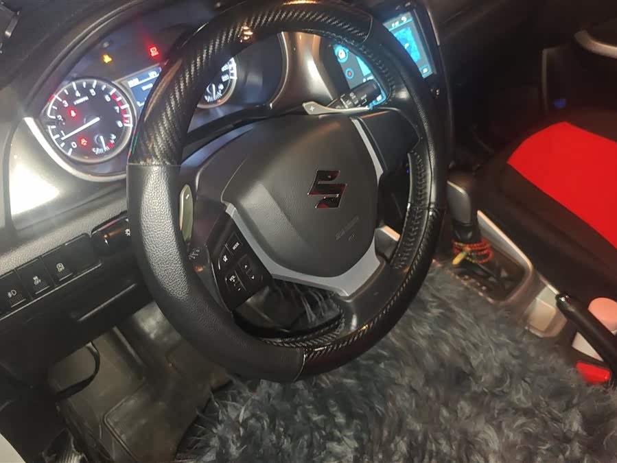 Suzuki Vitara 2016 изображение автомобиля #16