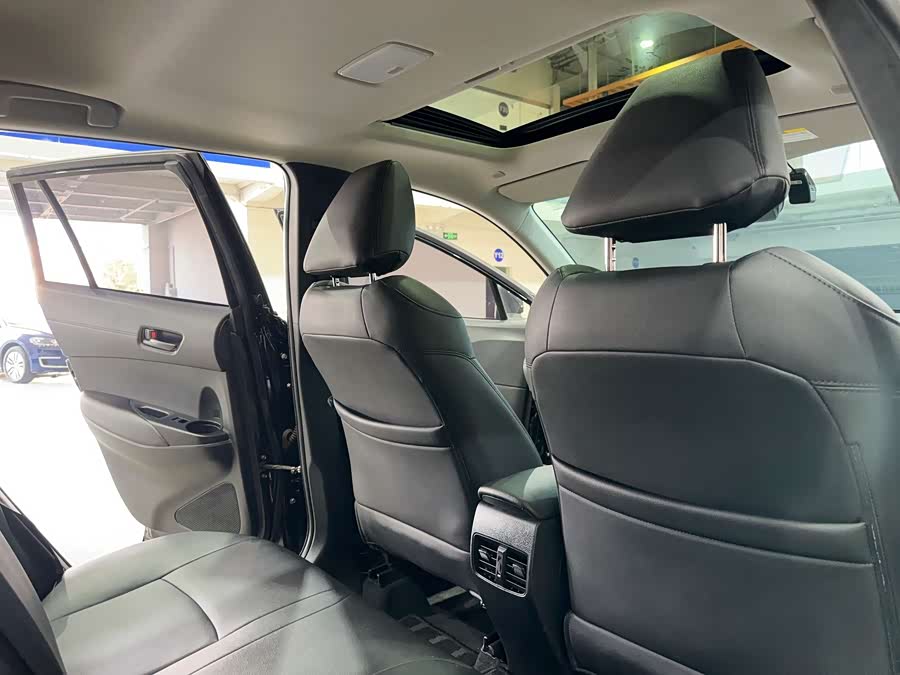 Toyota Corolla Cross 2024 immagine di auto #16