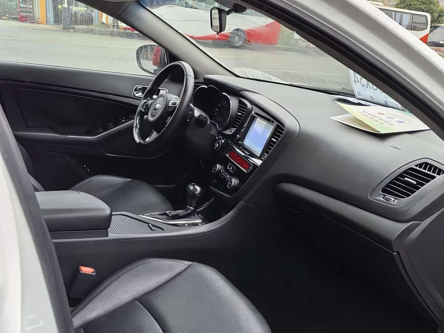 Kia K5 2015 car image #16