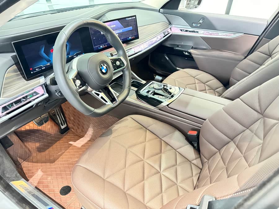 BMW 7 Series 2024 car image #16