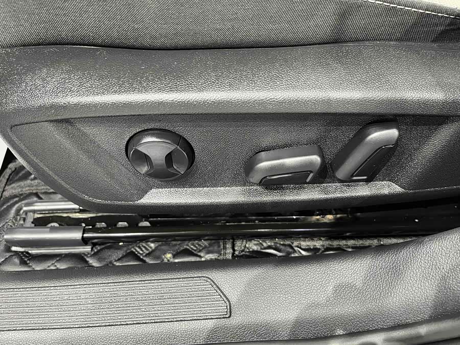 Volkswagen Golf 2022 car image #16