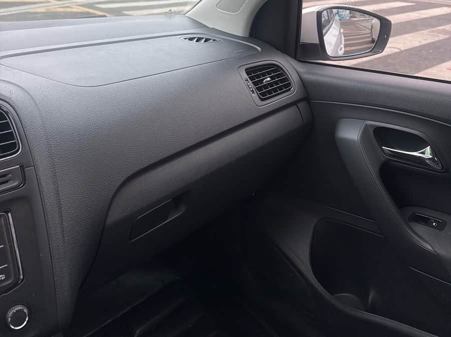 Volkswagen Polo 2016 imagen de coche #16