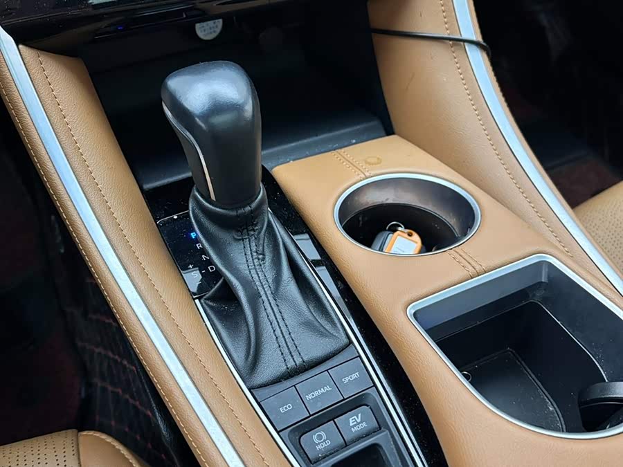 Toyota Avalon 2022 car image #16