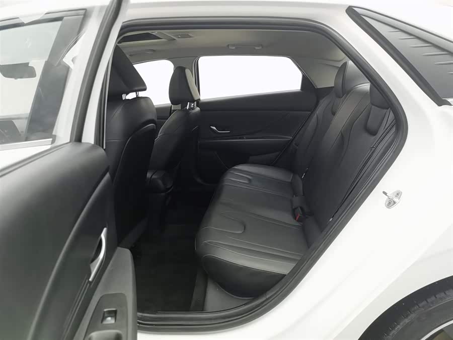 Hyundai Elantra 2022 car image #16