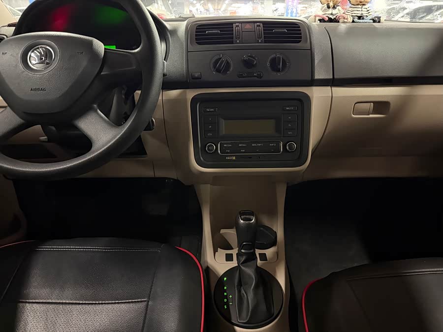 Skoda Fabia 2014 immagine di auto #16