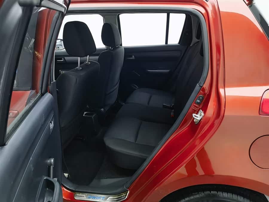 Suzuki Swift 2013 car image #16