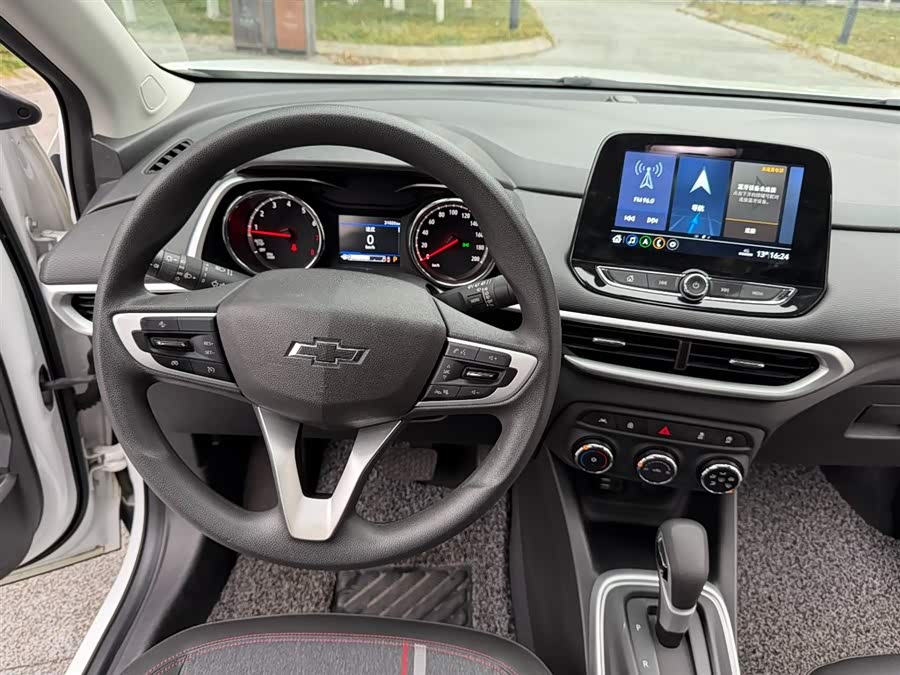 Chevrolet Tracker 2021 изображение автомобиля #16