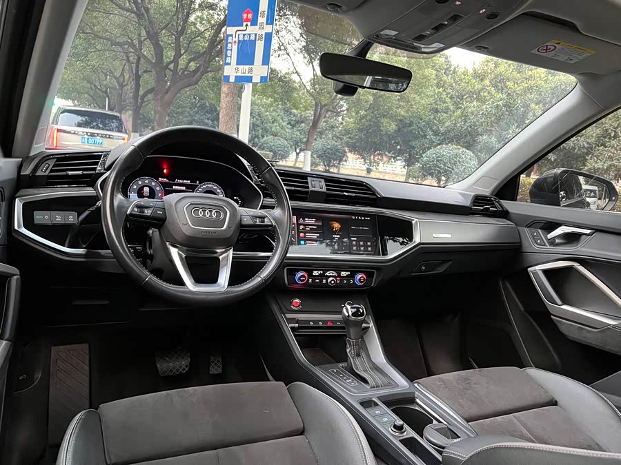 Audi Q3 2021 car image #16