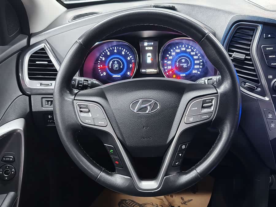 Hyundai Santa Fe 2013 car image #16