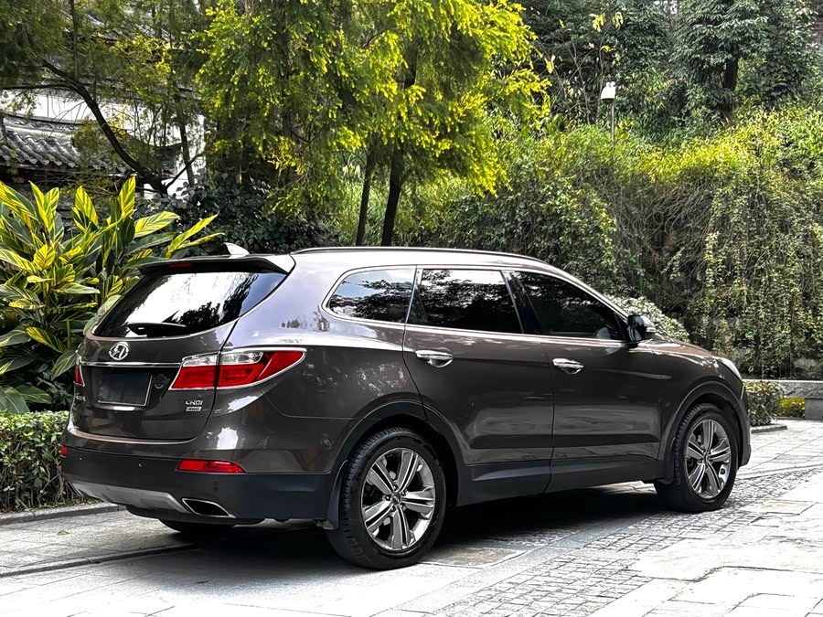 Hyundai Grand Santa Fe 2015 car image #16