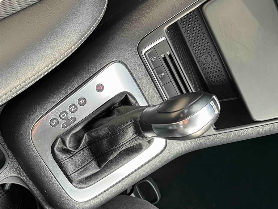 Volkswagen Tiguan 2018 car image #16