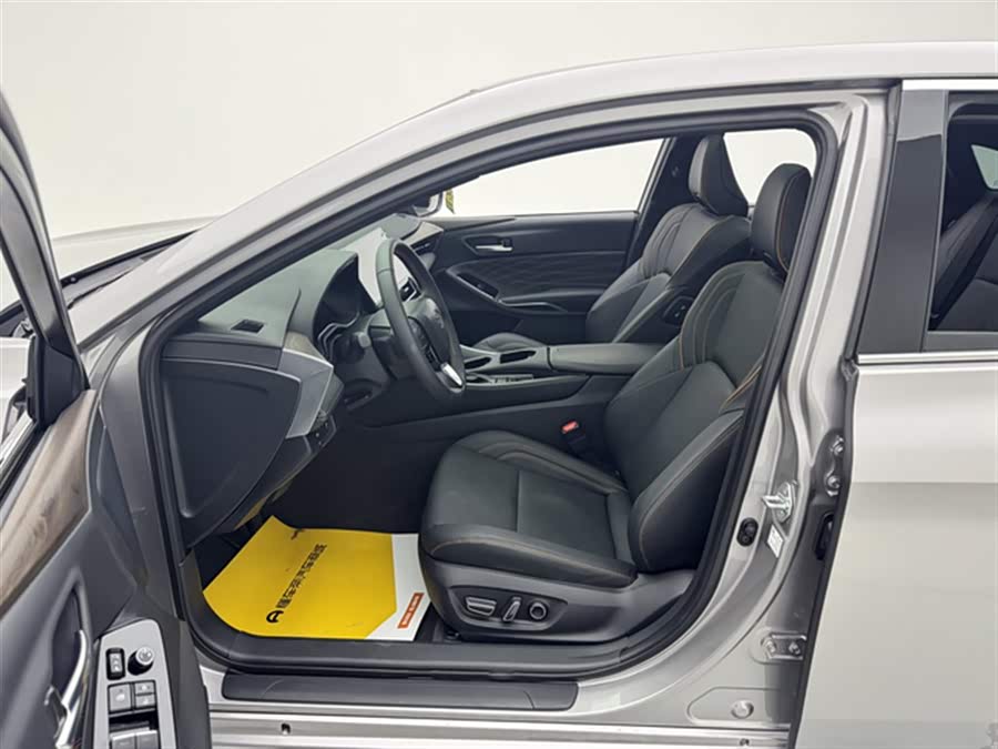 Toyota Avalon 2025 car image #16