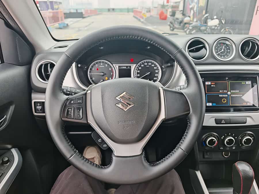 Suzuki Vitara 2017 image de voiture #16