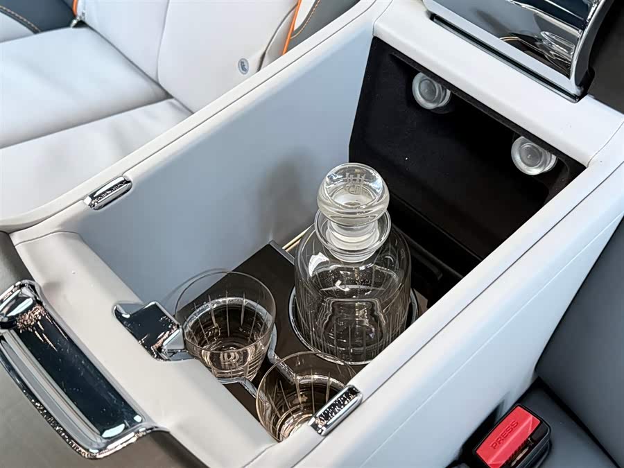 劳斯莱斯 库里南 2021 汽车图片 #16