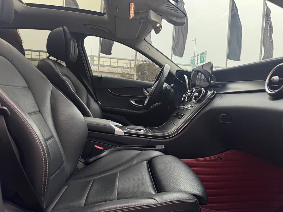 Mercedes-Benz C Class 2018 immagine di auto #16