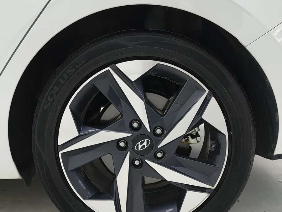 Hyundai Elantra 2022 car image #16