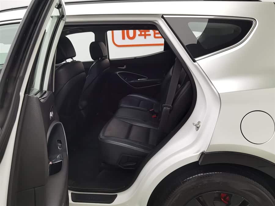 Hyundai Santa Fe 2015 car image #16