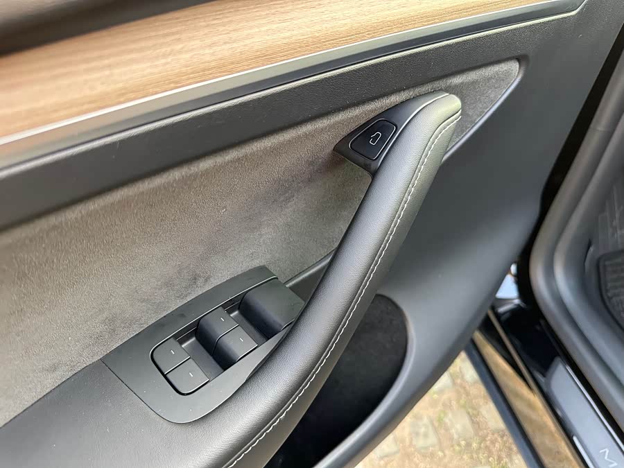 Tesla Model Y 2022 #16 Tesla Model Y 2022 car image #16