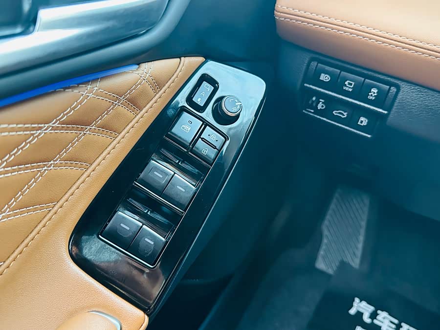 Toyota Avalon 2025 car image #16