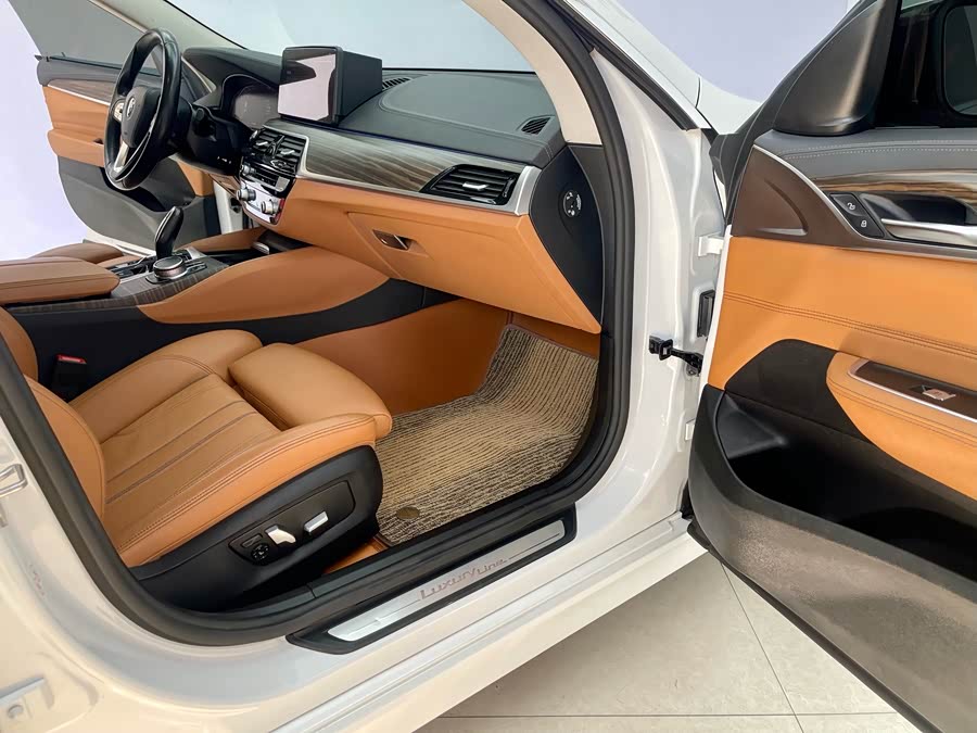 BMW 6 Series GT 2022 #16 BMW 6 Series GT 2022 car image #16