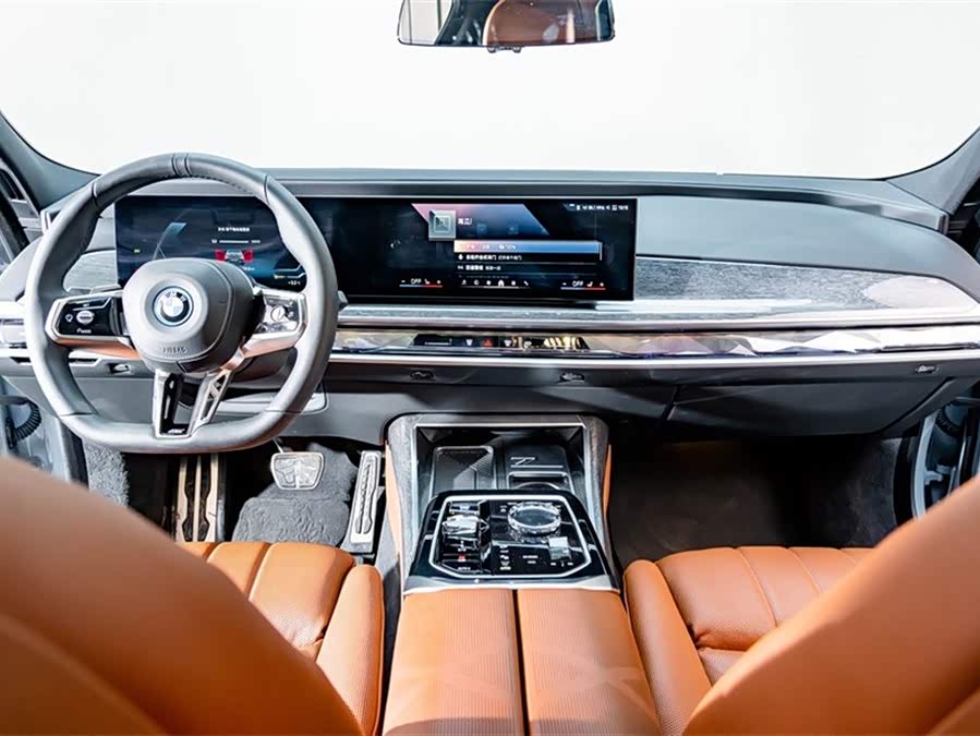 BMW i7 2025 car image #16