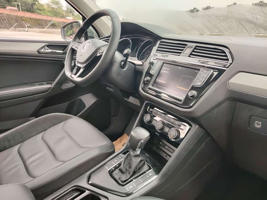 Volkswagen Tiguan L 2018 #16 Volkswagen Tiguan L 2018 car image #16