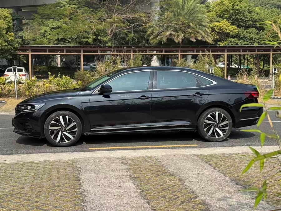 Volkswagen Passat 2023 car image #16