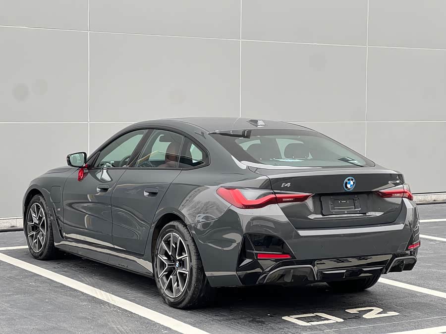 BMW i4 2025 car image #16