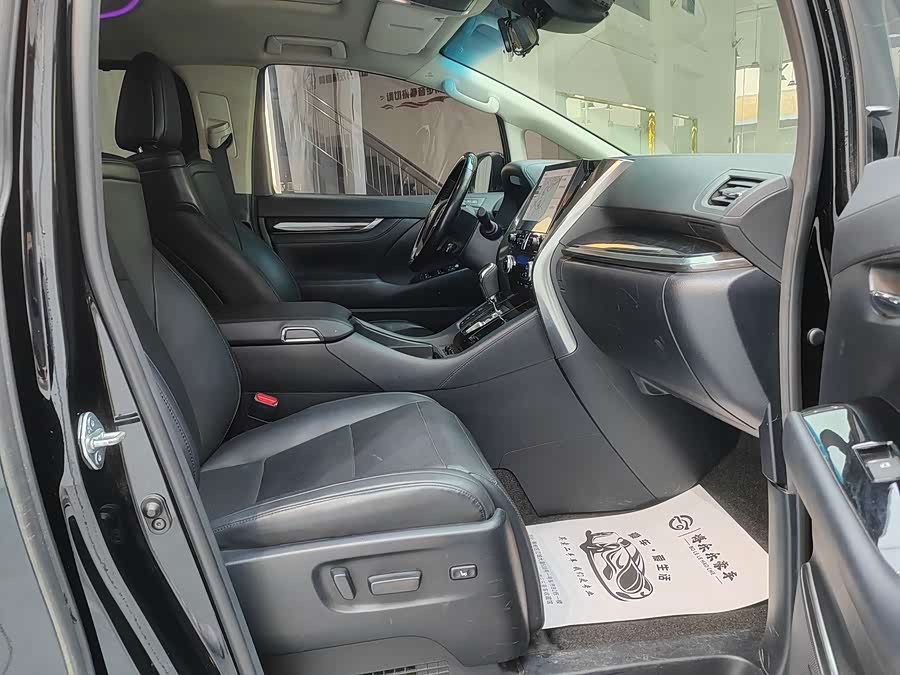 Toyota Vellfire 2020 car image #16