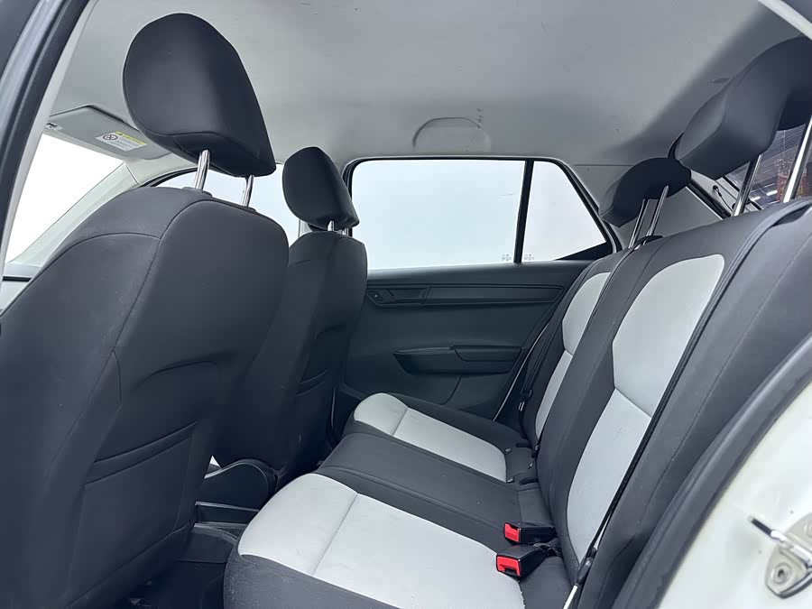 Skoda Fabia 2015 immagine di auto #16