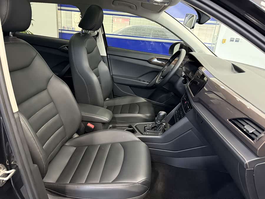Volkswagen Tharu 2022 car image #16