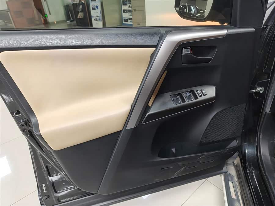 Toyota RAV4 2018 #16 Toyota RAV4 2018 car image #16