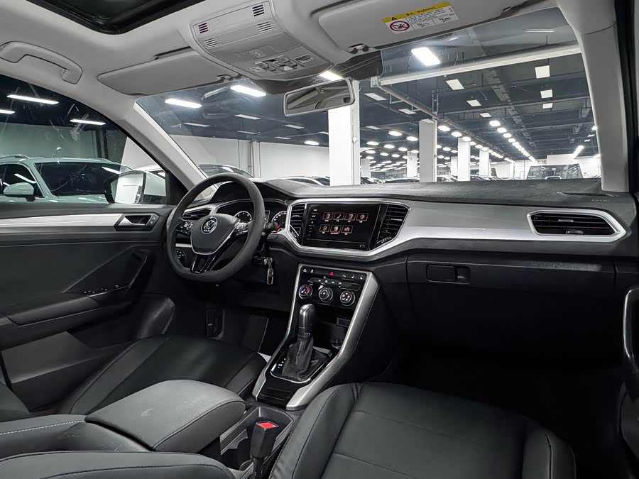 Volkswagen T-Roc 2022 car image #16