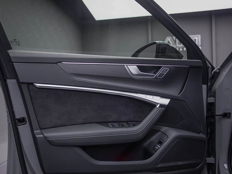 Audi RS 6 2021 immagine di auto #16