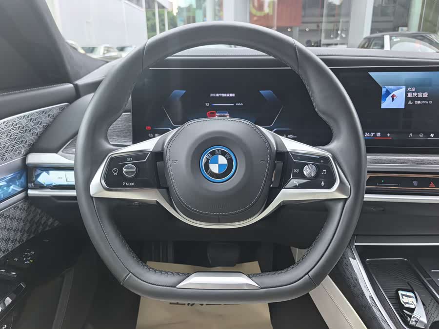 BMW i7 2024 car image #16