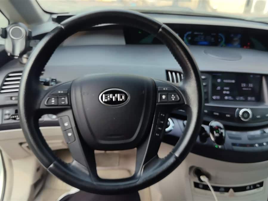 BYD e6 2015 car image #16