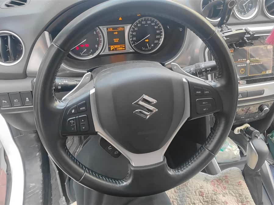 Suzuki Vitara 2015 изображение автомобиля #16