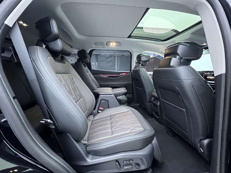 Ford Edge 2025 car image #16