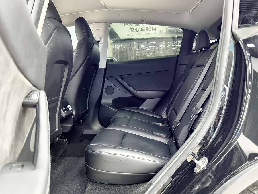 Tesla Model Y 2023 car image #16