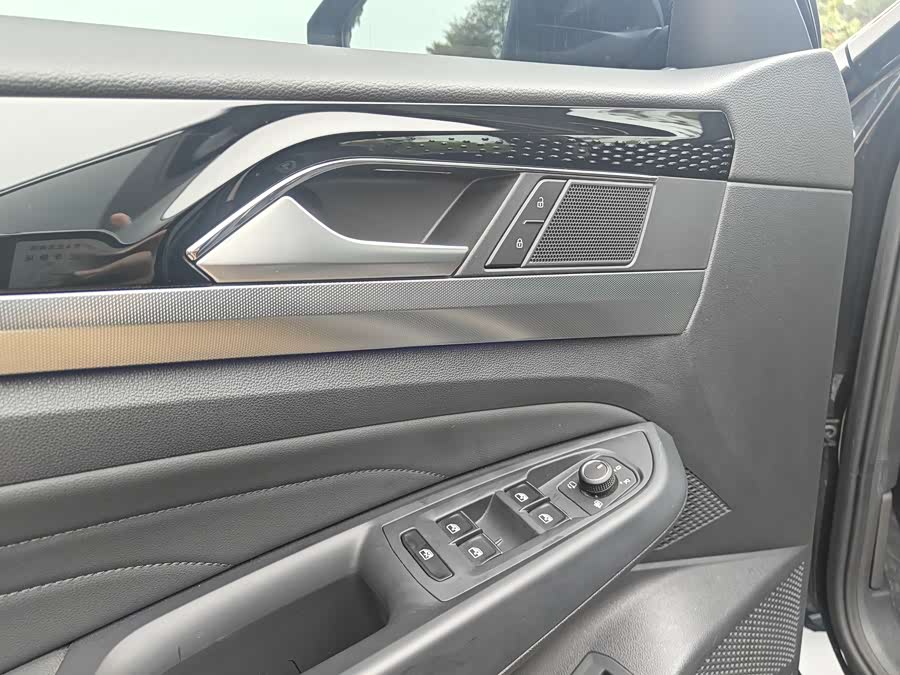 Volkswagen Passat 2023 car image #16